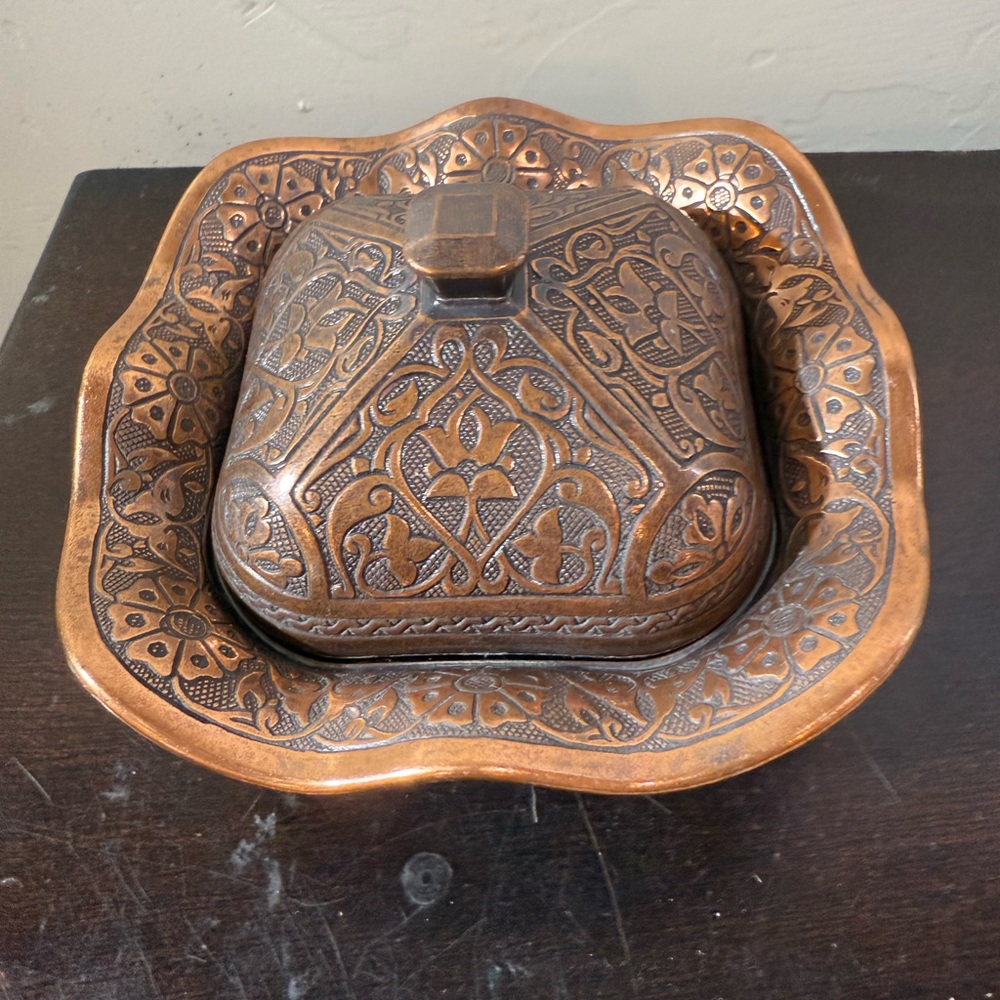 Antique Style Turkish Delight Bowl with Lid - Dark Brass Colour Decorative Dish